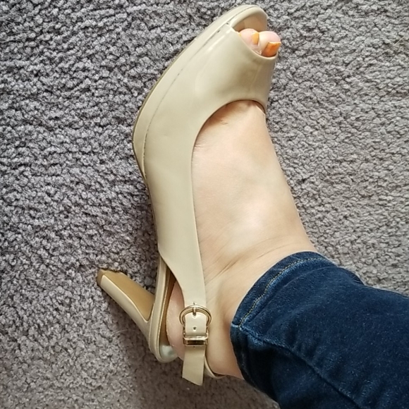 Taupe heels - Picture 3 of 6